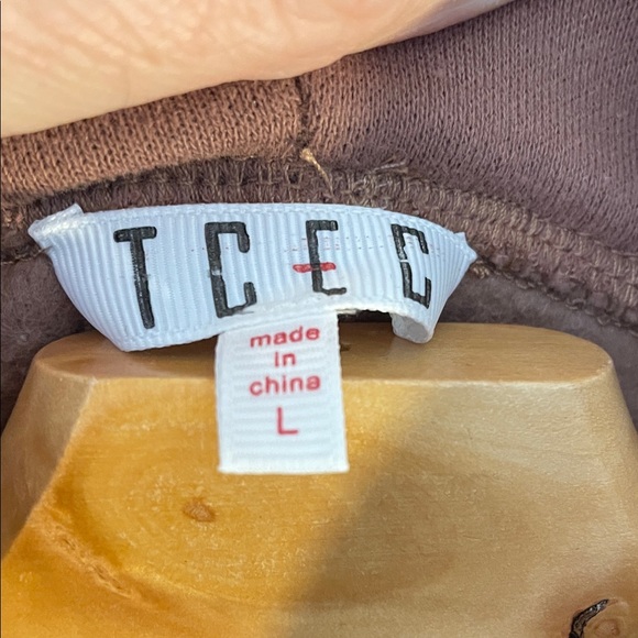 TCEC mauve slightly cropped sweatshirt hoodie with ruffle boutique nwot - Picture 2 of 8